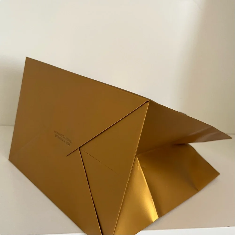 Hold NEW Gold Godiva Gift Bag